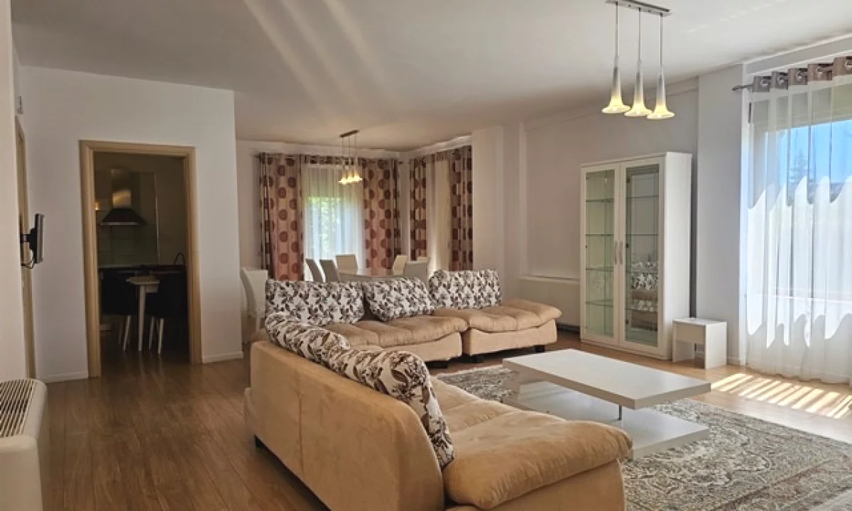 Shtepi me qera Vila Luksoze ne Tirane, 4+1, Mobilimi E mobiluar, Pagesa 2,500  Euro.