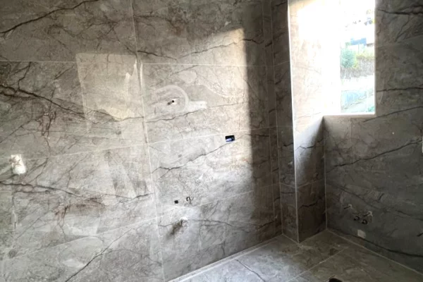 Shtepi me qera Shtepi Private ne Tirane, 3+1, Mobilimi Bosh, pa mobiluar, Pagesa 2,000  Euro.