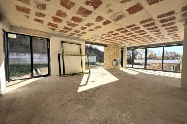 Shtepi ne shitje Apartament ne Tirane, 4+1, Mobilimi E mobiluar, Pagesa 850,000  Euro.