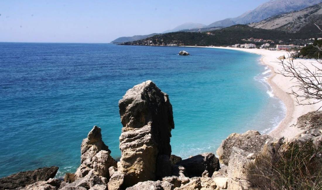 Udhetim me anije dhe gomone ne brigjet shqiptare