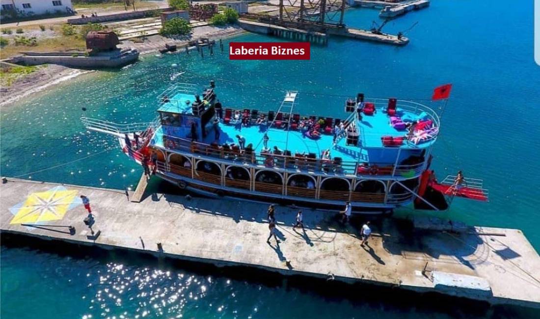 - Udhetime turistike me anije ne Vlore