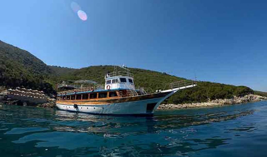   Udhetim me anije ne Karaburun dhe ne ishullin e Sazanit