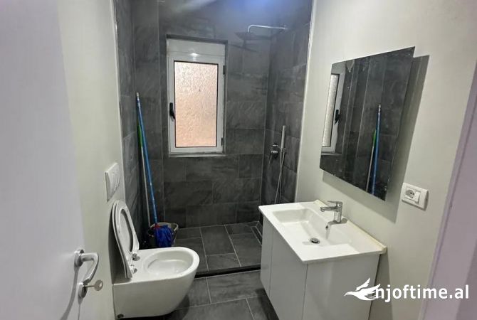 Shtepi ne shitje Apartament ne Tirane, 2+1, Mobilimi Bosh, pa mobiluar, Pagesa 135,000  Euro.