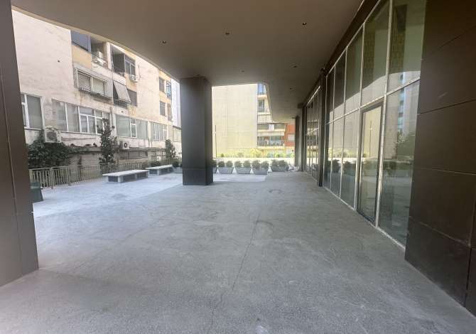Ambiente Commerciale in Affitto 1+1 a Tirana - 2,500 Euro