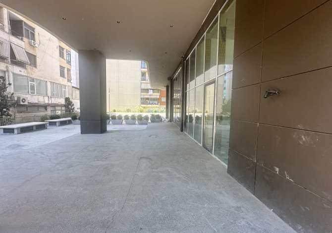 Ambiente Commerciale in Affitto 1+1 a Tirana - 2,500 Euro