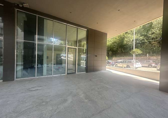 Ambiente Commerciale in Affitto 1+1 a Tirana - 2,500 Euro
