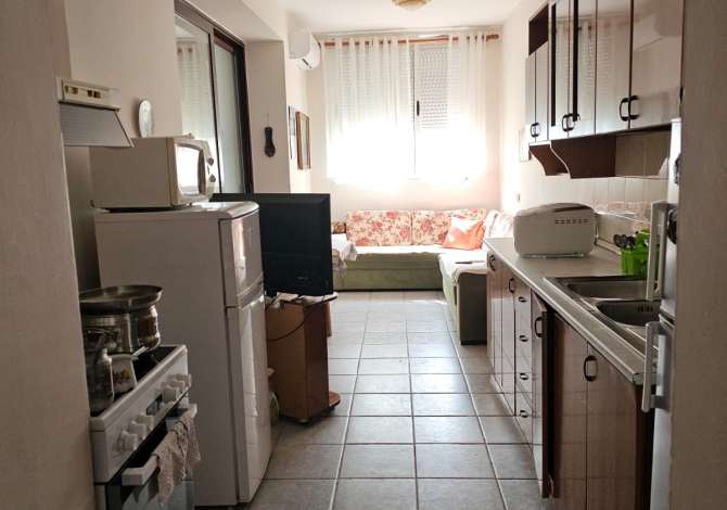Shtepi me qera Apartament ne Tirane, 3+1, Mobilimi E mobiluar, Pagesa 750  Euro.