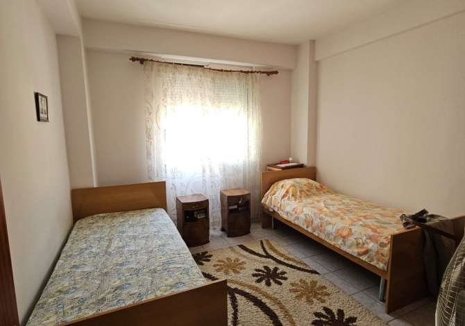 Shtepi me qera Apartament ne Tirane, 3+1, Mobilimi E mobiluar, Pagesa 750  Euro.