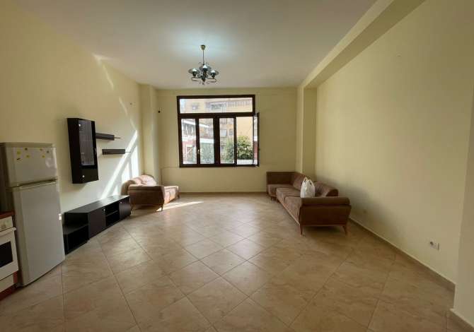 Ambiente Commerciale in Affitto 3+1 a Tirana - 600 Euro