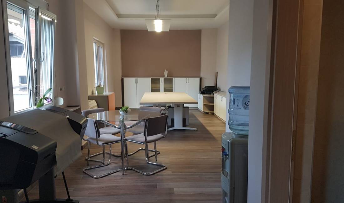 Japim me qira zyre te arreduar 75 m2 te Rr. E Bogdaneve