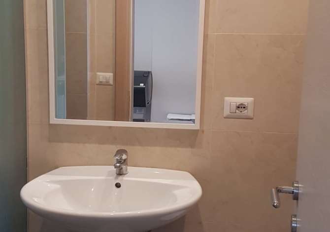 Japim me qira zyre te arreduar 75 m2 te Rr. E Bogdaneve