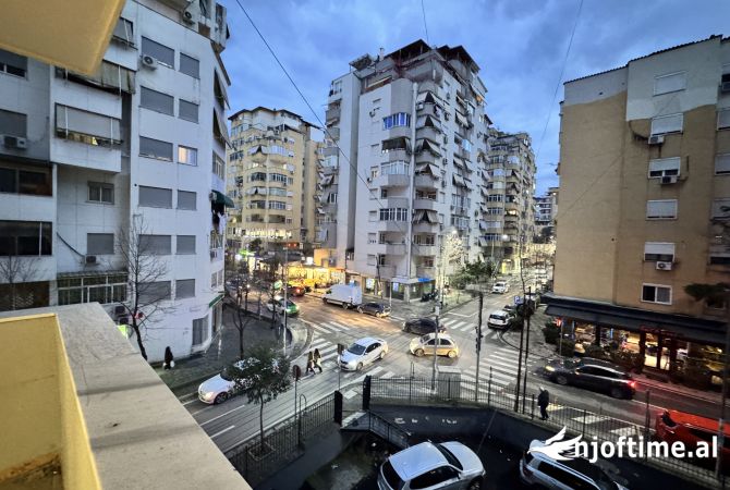 Jepet me qera apartament per zyre 4+1+2 te Komuna e Parisit