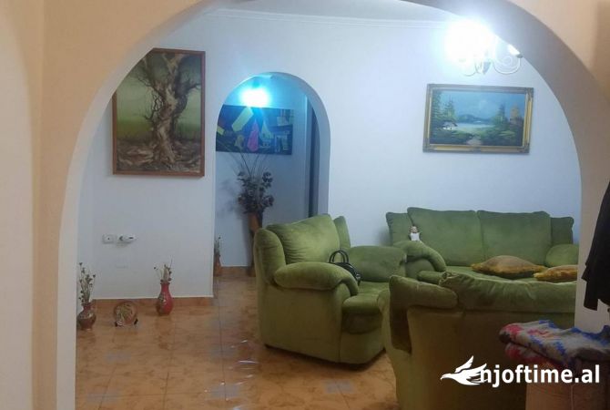 Shtepi ne shitje Apartament ne Tirane, 2+1, Mobilimi Pjeserisht e mobiluar, Pagesa 145,000  Euro.