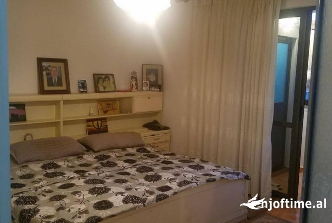 Shtepi ne shitje Apartament ne Tirane, 2+1, Mobilimi Pjeserisht e mobiluar, Pagesa 145,000  Euro.
