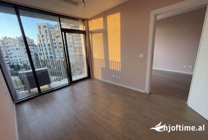 Ambiente Commerciale in Affitto 3+1 a Tirana - 800 Euro