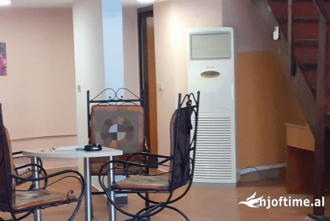 Ambiente Commerciale in Affitto 3+1 a Tirana - 400 Euro