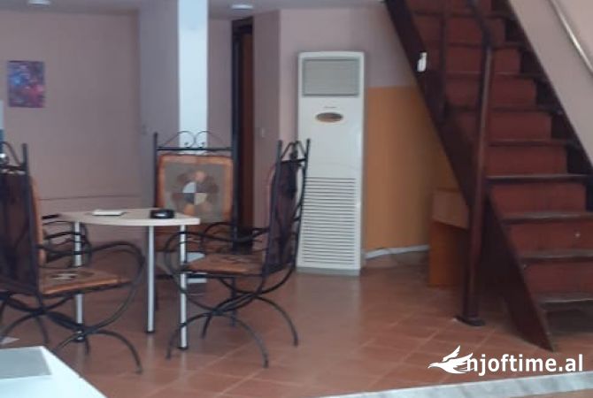 Ambiente Commerciale in Affitto 3+1 a Tirana - 400 Euro