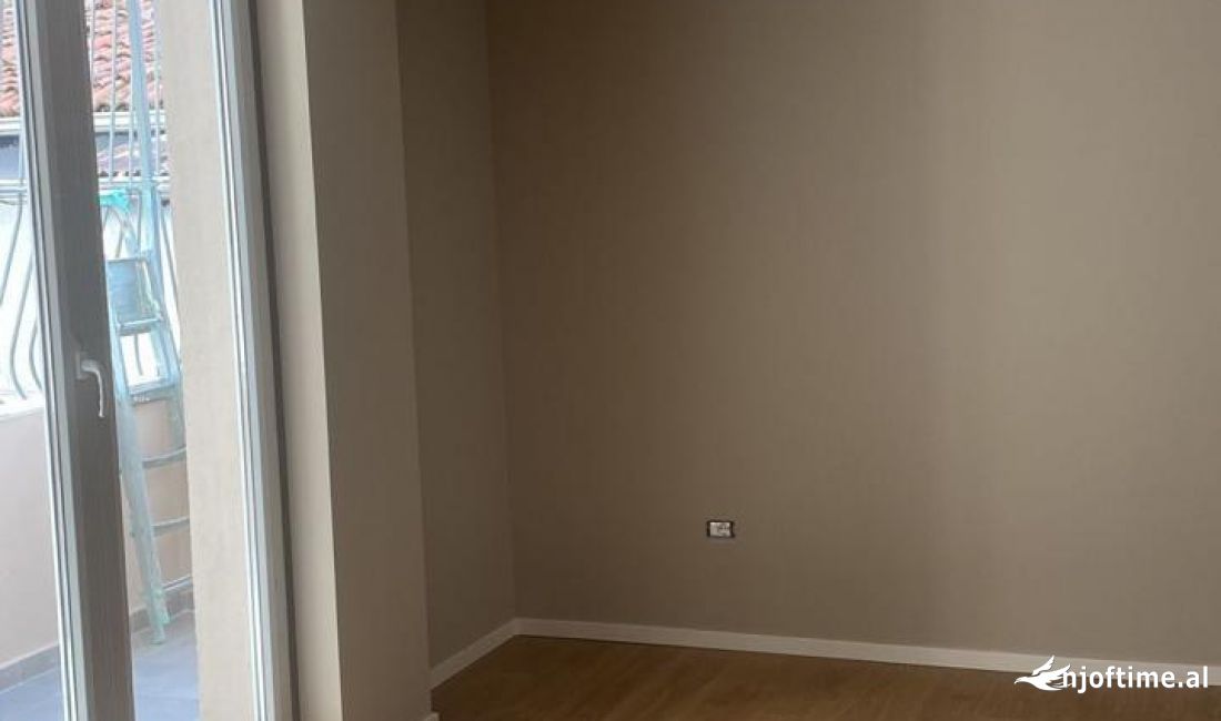 Jepet me qira apart per zyre 2+1, Rr. E Kavajes prane Xhamise