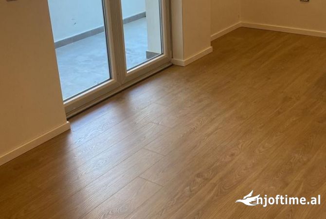 Ambiente Commerciale in Affitto 2+1 a Tirana - 950 Euro