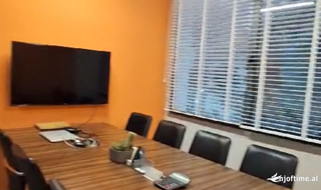 Japim me qera ambient biznesi (zyra) te komuna e Parisit