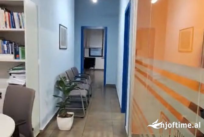 Japim me qera ambient biznesi (zyra) te komuna e Parisit