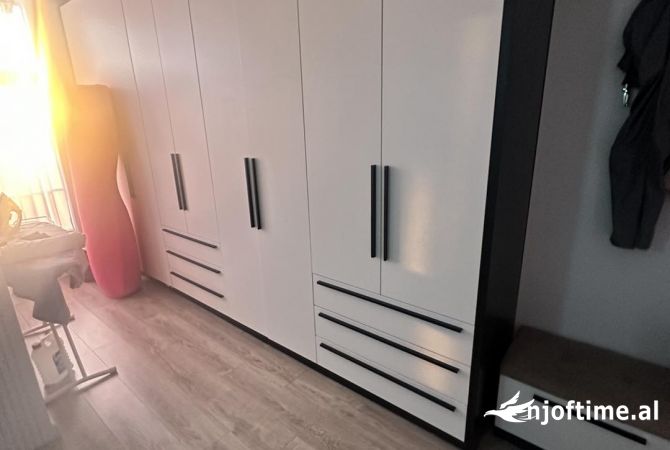 Shtepi ne shitje Apartament ne Tirane, 2+1, Mobilimi E mobiluar, Pagesa 249,000  Euro.