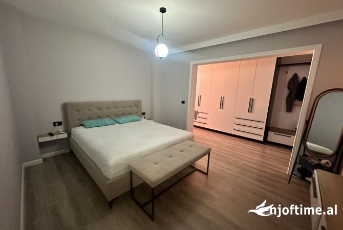 Shtepi ne shitje Apartament ne Tirane, 2+1, Mobilimi E mobiluar, Pagesa 249,000  Euro.