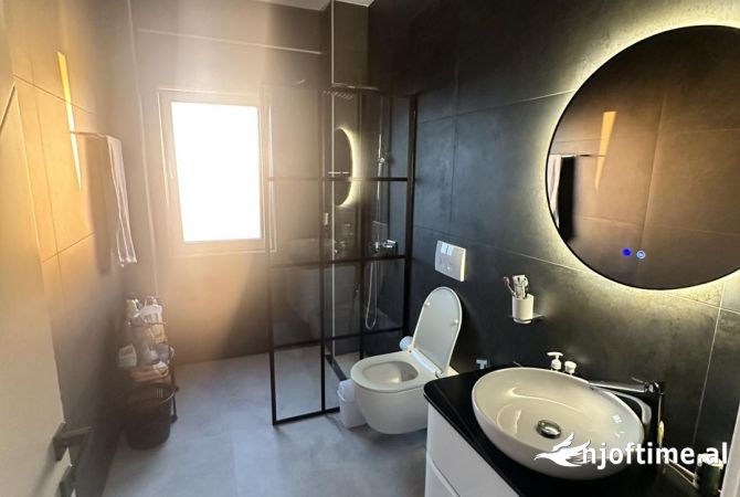 Shtepi ne shitje Apartament ne Tirane, 2+1, Mobilimi E mobiluar, Pagesa 249,000  Euro.