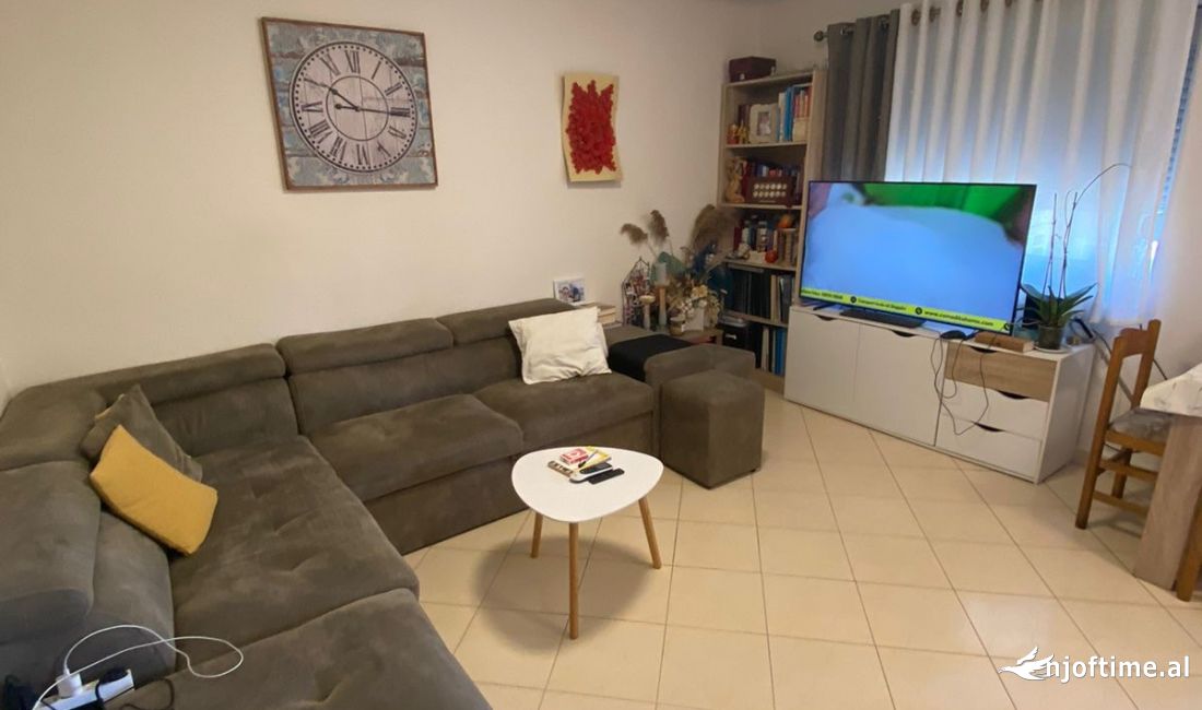 Shtepi ne shitje Apartament ne Tirane, 1+1, Mobilimi Pjeserisht e mobiluar, Pagesa 93,000  Euro.