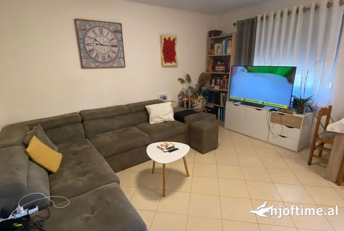 Shitet apartament 1+1 64m2 neto tek Vasil Shanto