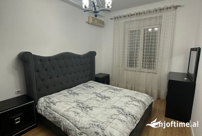 Shtepi me qera Apartament ne Tirane, 2+1, Mobilimi E mobiluar, Pagesa 650  Euro.