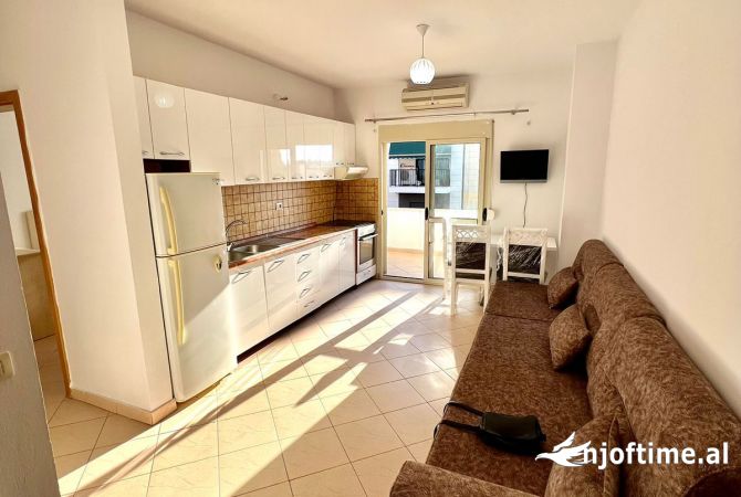 SHITET APARTAMENT 1+1, 56 M2 TE PETRO NINI