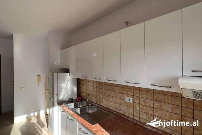 Shtepi ne shitje Apartament ne Tirane, 1+1, Mobilimi E mobiluar, Pagesa 160,000  Euro.