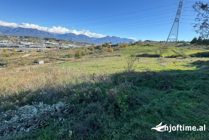 SHESIM TOKE 4000 M2, NE AUTOSTRADE TR-DRR TE UNIVERS REKLAMA