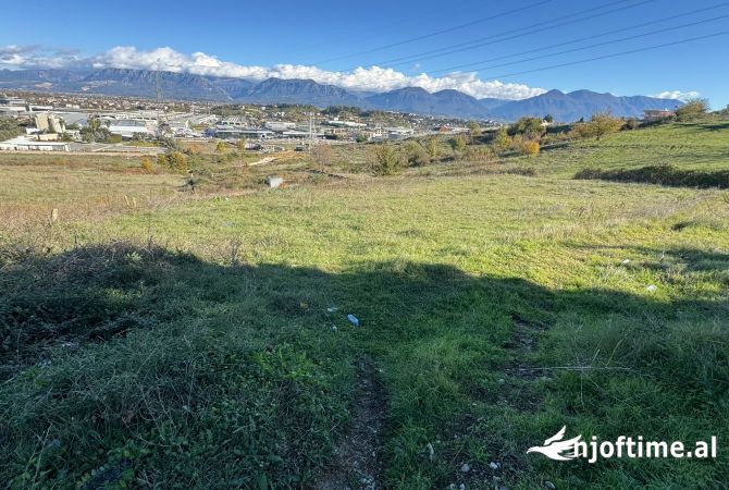 SHESIM TOKE 4000 M2, NE AUTOSTRADE TR-DRR TE UNIVERS REKLAMA