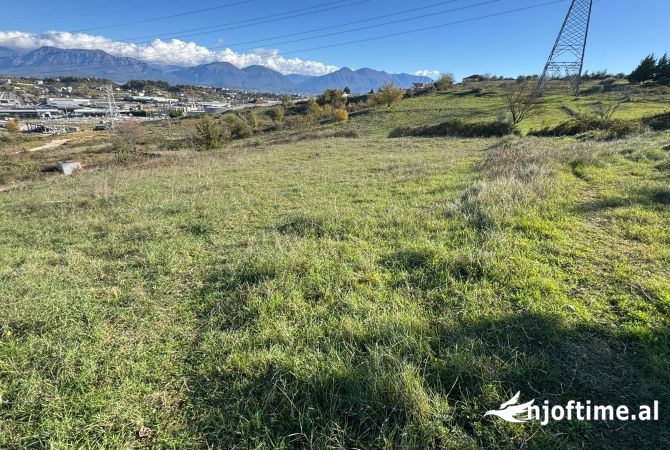 SHESIM TOKE 4000 M2, NE AUTOSTRADE TR-DRR TE UNIVERS REKLAMA