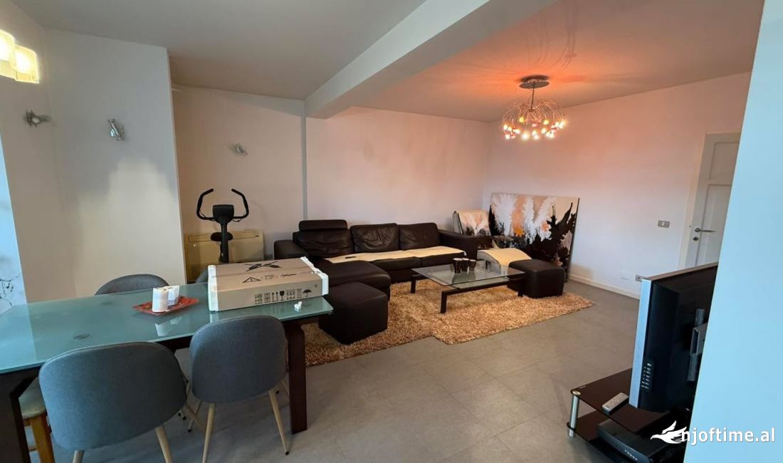 Shtepi me qera Apartament ne Tirane, 3+1, Mobilimi E mobiluar, Pagesa 750  Euro.