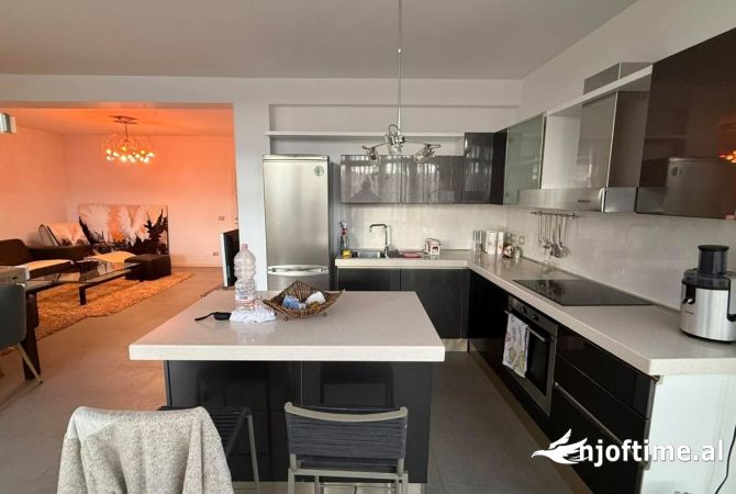 Shtepi me qera Apartament ne Tirane, 3+1, Mobilimi E mobiluar, Pagesa 750  Euro.