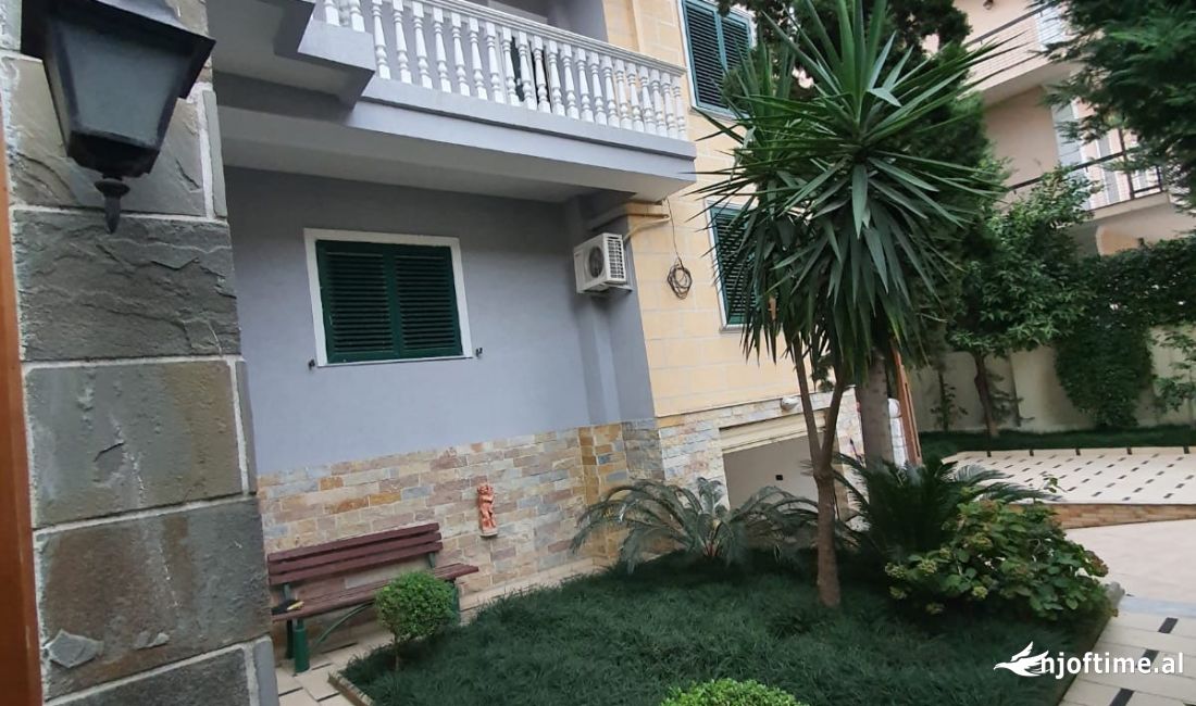 Japim me qera Vile 3 kate me oborr per biznes ne Selite