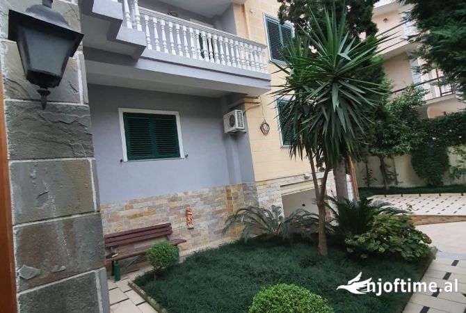 Japim me qera Vile 3 kate me oborr per biznes ne Selite