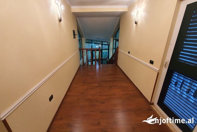 Japim me qera Vile 3 kate me oborr per biznes ne Selite