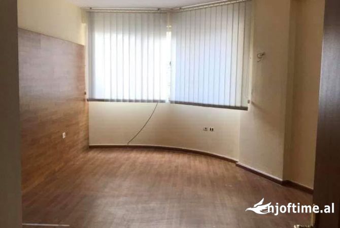 Jepet me qera ambient per zyra 2+1 📌Selvia, Rr. Isa Boletini