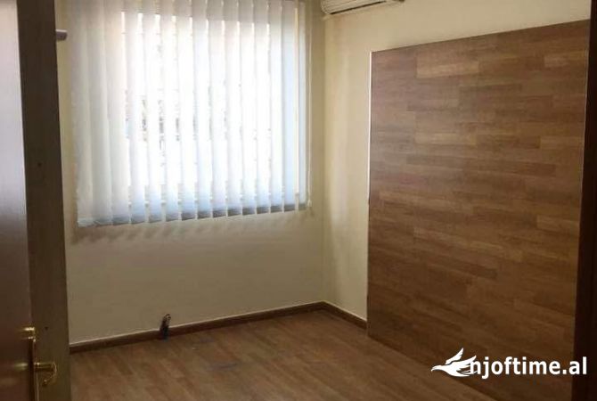 Jepet me qera ambient per zyra 2+1 📌Selvia, Rr. Isa Boletini