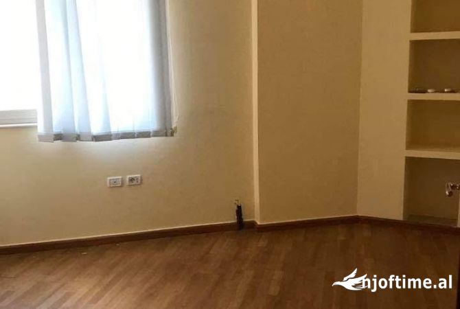 Jepet me qera ambient per zyra 2+1 📌Selvia, Rr. Isa Boletini