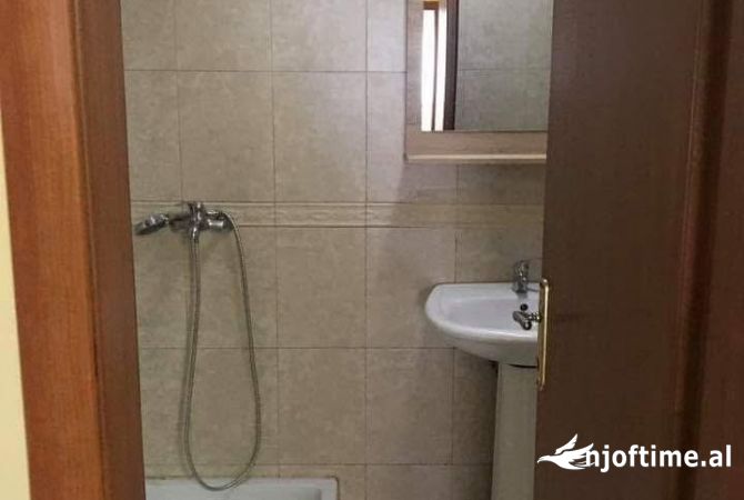 Jepet me qera ambient per zyra 2+1 📌Selvia, Rr. Isa Boletini