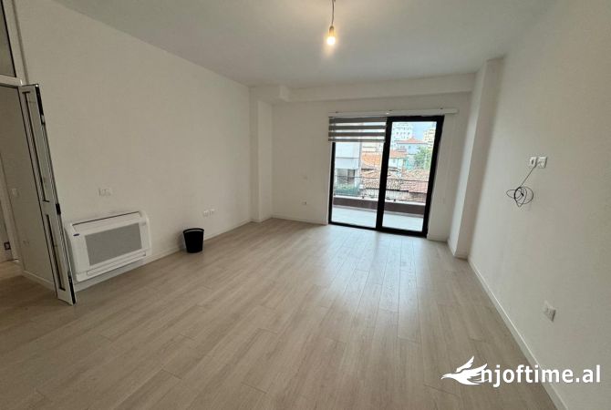 JEPET ME QERA APARTAMENT PER ZYRE 110M2, PRANE MYSLYM SHYRIT