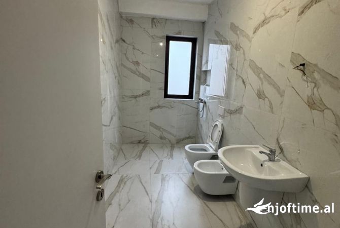 JEPET ME QERA APARTAMENT PER ZYRE 110M2, PRANE MYSLYM SHYRIT