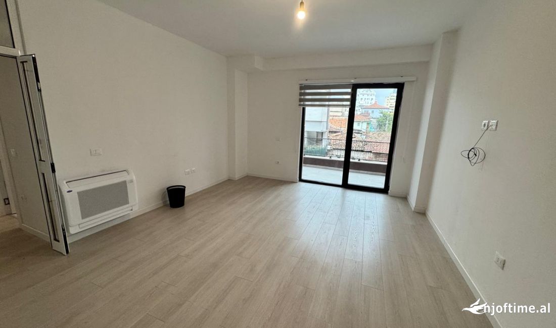 JEPET ME QERA APARTAMENT PER ZYRE 110M2, PRANE MYSLYM SHYRIT