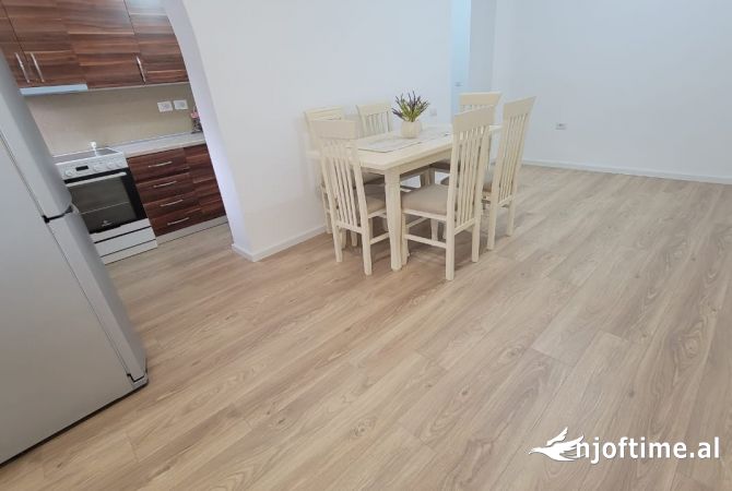 Shitet apartament 1+1 prane Rr. Myslym Shyri 