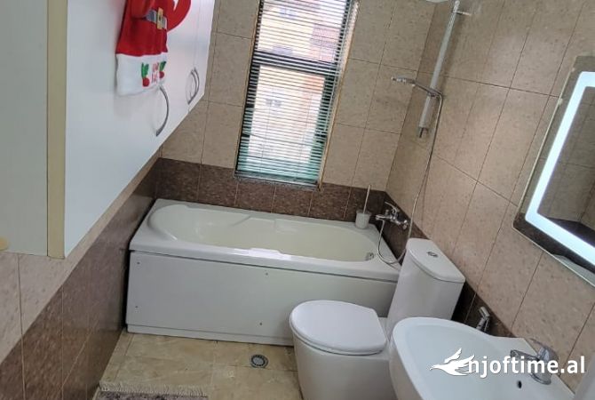 Shtepi ne shitje Apartament ne Tirane, 1+1, Mobilimi Bosh, pa mobiluar, Pagesa 135,000  Euro.